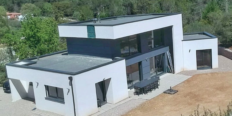 Casas prefabricadas en Navarra con acabados contemporáneos y diseño equilibrado